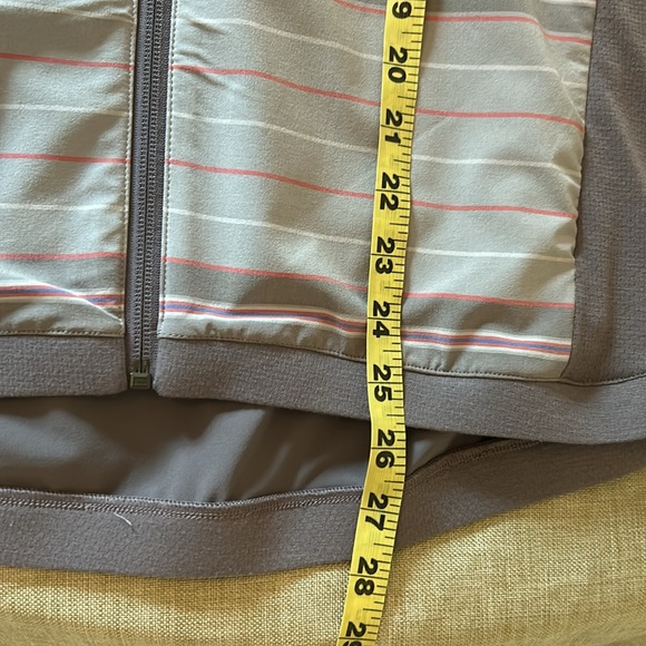 Adidas VGUC light weight zip up jacket with hoodie, side zip pockets,drawstrings - Picture 8 of 11